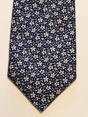 Vineyard Vines Tie Blue Floral Silk Made In USA
